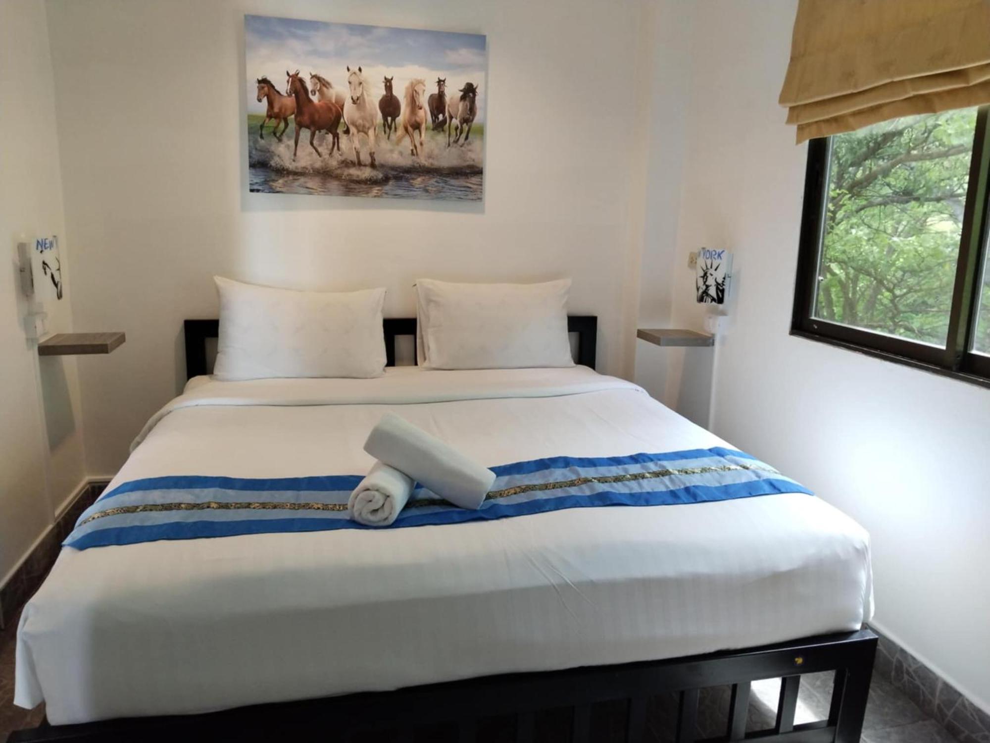 Phratamnak Inn - 100 meter from Beach Pattaya Exterior foto